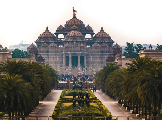 Half Day Tour of Temples in Delhi including hotel